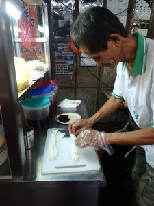 Chee Cheong Fun : une des grandes specialités de Penang, des pates de riz avec une sauce aux crevettes, sucrée et du piment